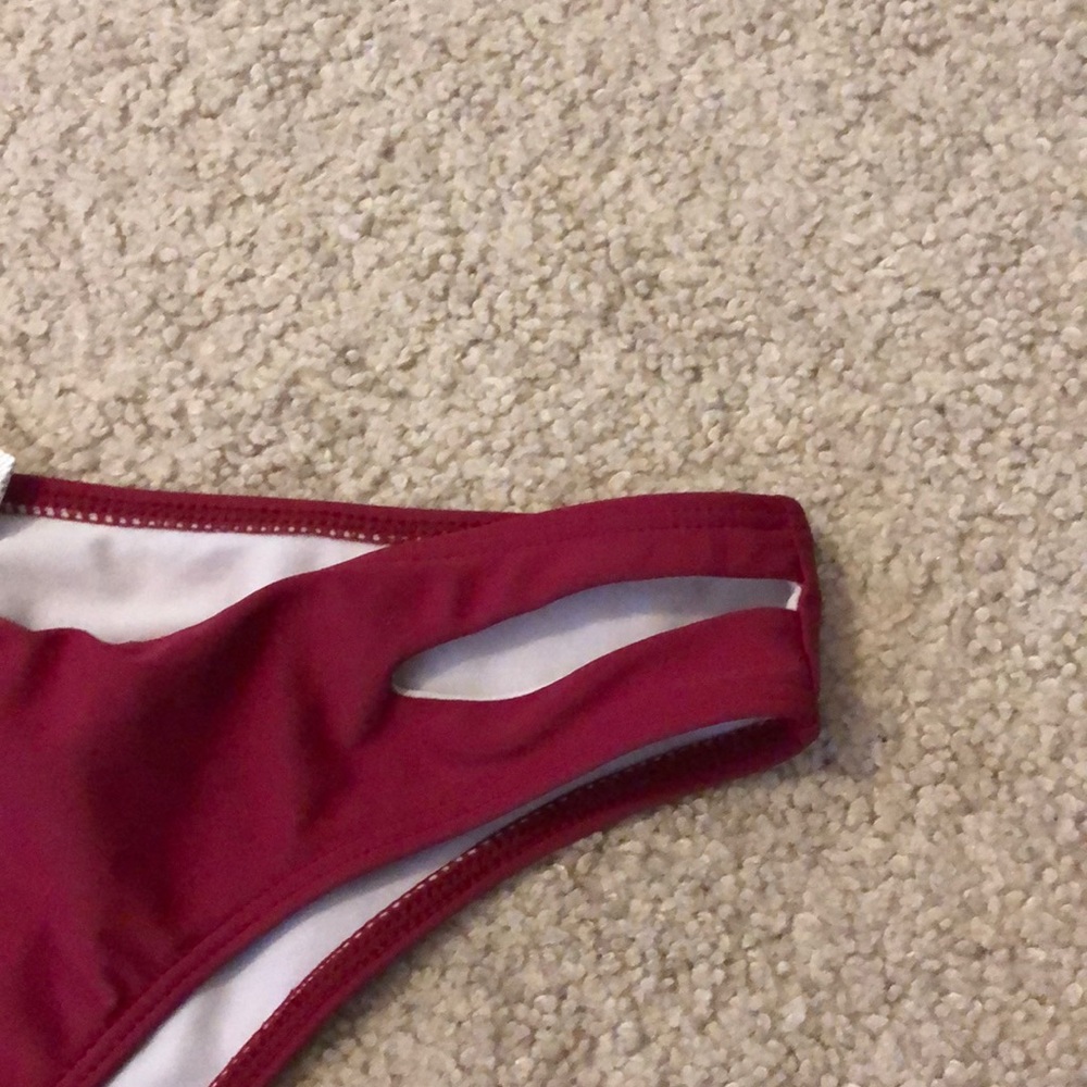 red bikini - Picture 4 of 4